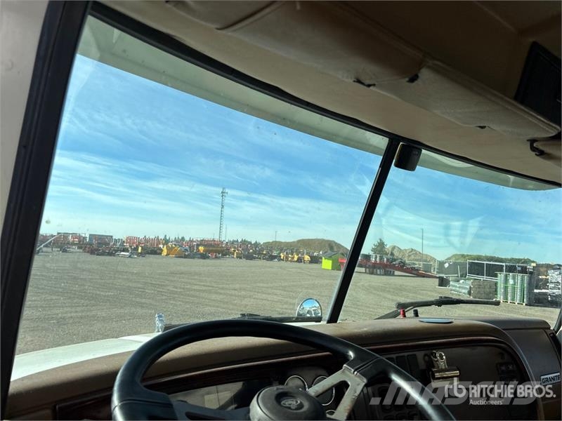 Mack CV713 6x4 Van Truck Sunkvežimiai su dengtu kėbulu