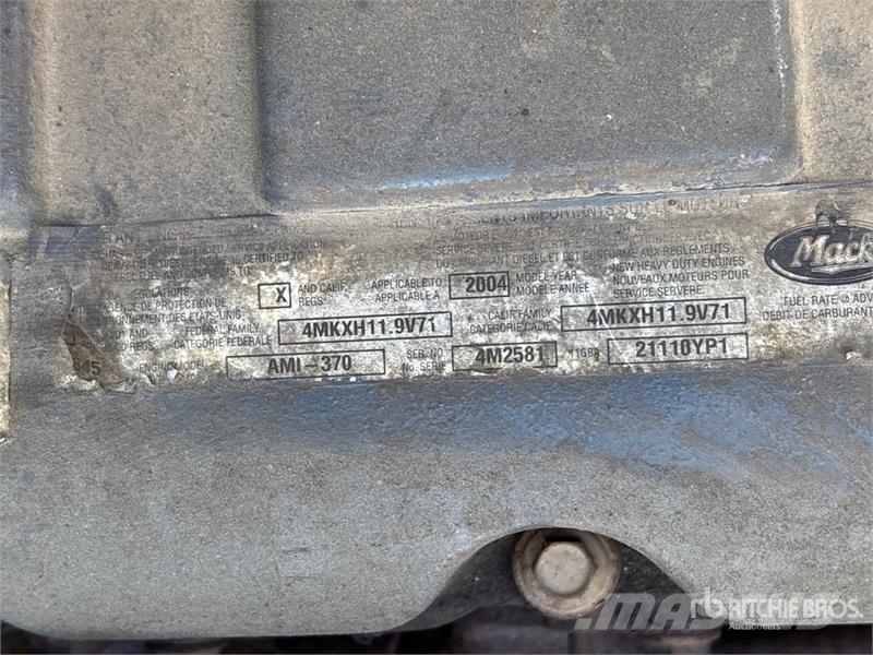 Mack CV713 6x4 Van Truck Dobozos teherautók