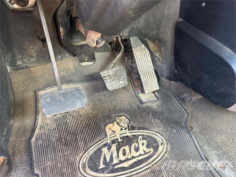 Mack CV713 6x4 Van Truck Sunkvežimiai su dengtu kėbulu