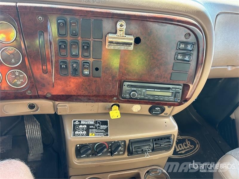 Mack CV713 6x4 Van Truck Sunkvežimiai su dengtu kėbulu