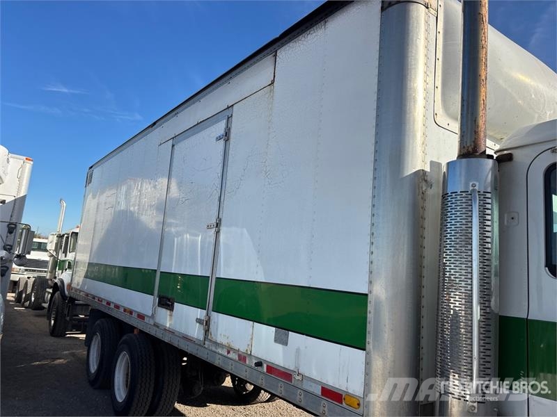 Mack CV713 6x4 Van Truck Dobozos teherautók