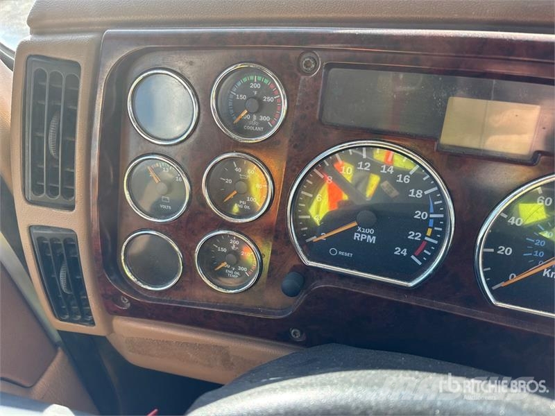 Mack CV713 6x4 Van Truck Sunkvežimiai su dengtu kėbulu