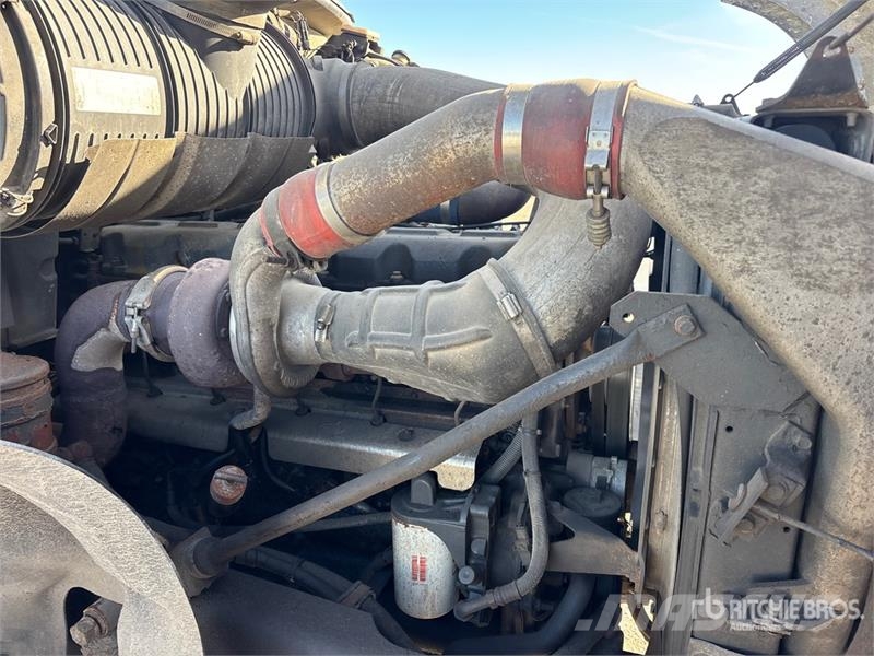 Mack CV713 6x4 Van Truck Dobozos teherautók