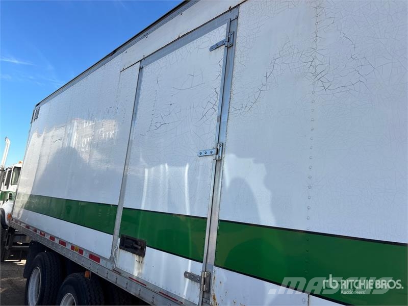 Mack CV713 6x4 Van Truck Dobozos teherautók