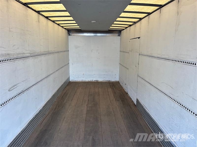 Mack CV713 6x4 Van Truck Dobozos teherautók