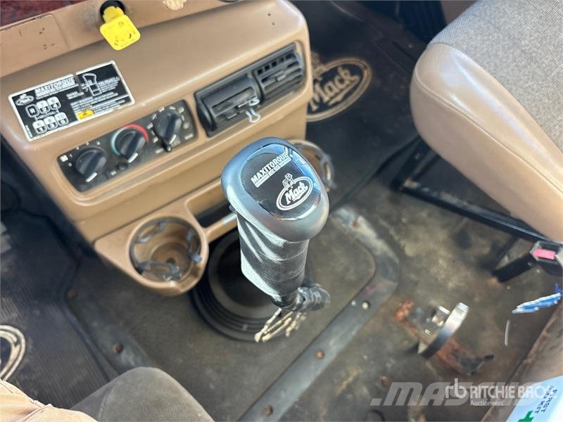 Mack CV713 6x4 Van Truck Sunkvežimiai su dengtu kėbulu