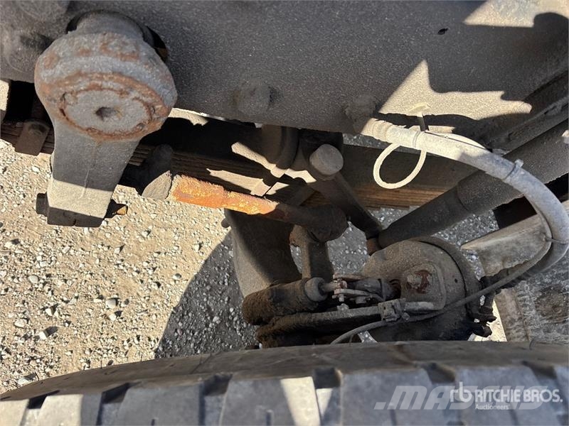Mack CV713 6x4 Van Truck Dobozos teherautók