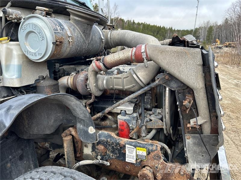 Mack CV713 8x4 Self-Loading Log Truck Mafsalli yükleyiciler