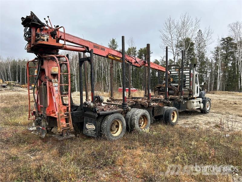 Mack CV713 8x4 Self-Loading Log Truck Mafsalli yükleyiciler