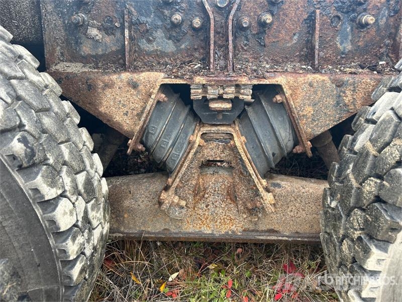 Mack CV713 8x4 Self-Loading Log Truck Mafsalli yükleyiciler