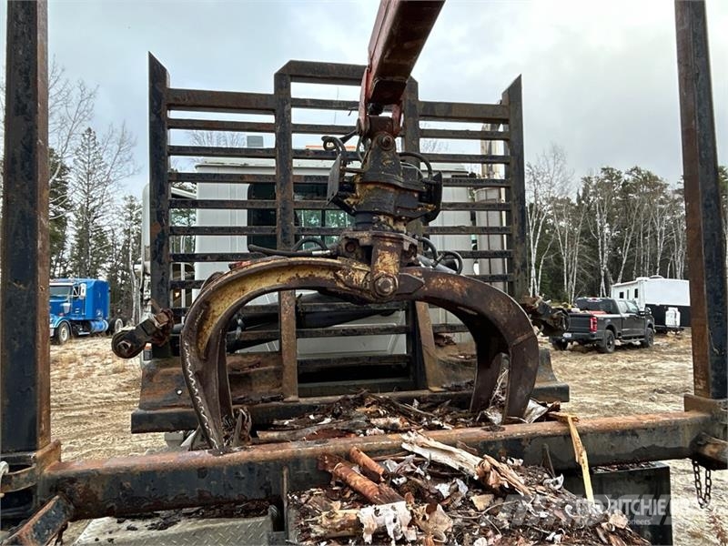 Mack CV713 8x4 Self-Loading Log Truck Mafsalli yükleyiciler