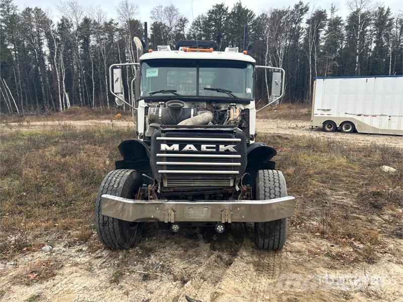 Mack CV713 8x4 Self-Loading Log Truck Mafsalli yükleyiciler