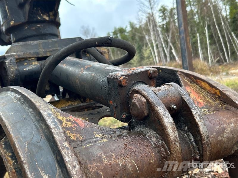 Mack CV713 8x4 Self-Loading Log Truck Mafsalli yükleyiciler