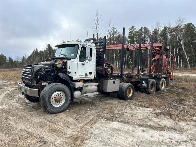 Mack CV713 8x4 Self-Loading Log Truck Mafsalli yükleyiciler