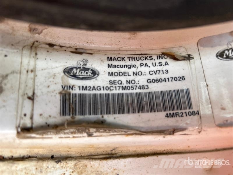 Mack CV713 8x4 Self-Loading Log Truck Mafsalli yükleyiciler