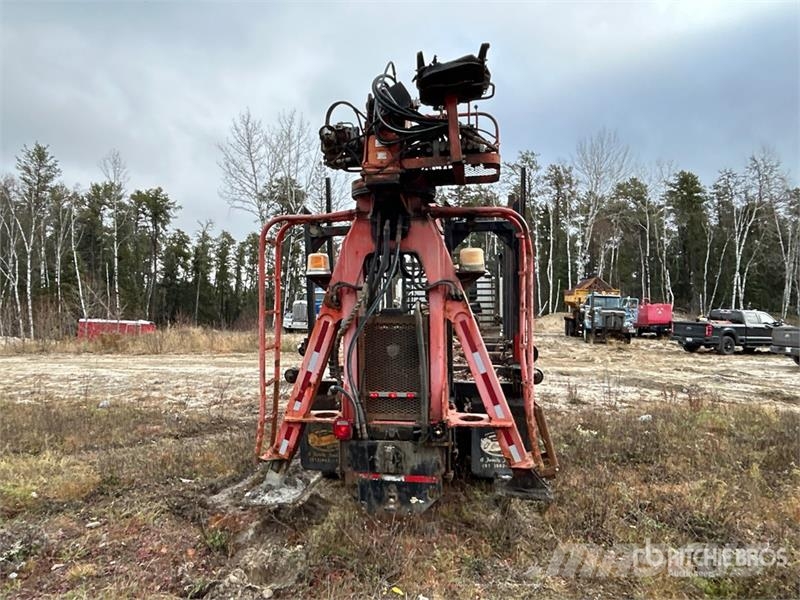 Mack CV713 8x4 Self-Loading Log Truck Mafsalli yükleyiciler