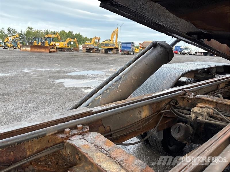 Mack CV713 Granite 6x4 Roll-Off Truck Skip loader