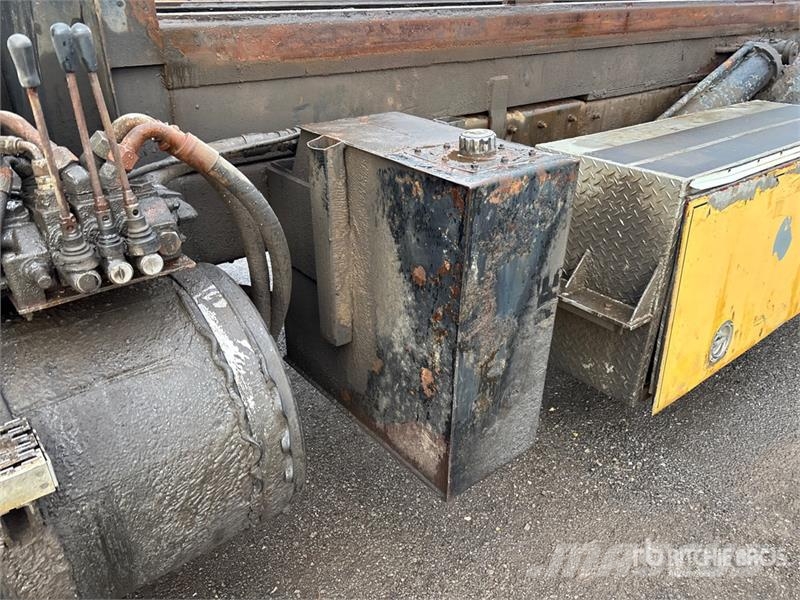 Mack CV713 Granite 6x4 Roll-Off Truck Skip loader