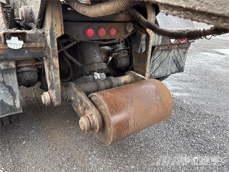 Mack CV713 Granite 6x4 Roll-Off Truck Skip loader