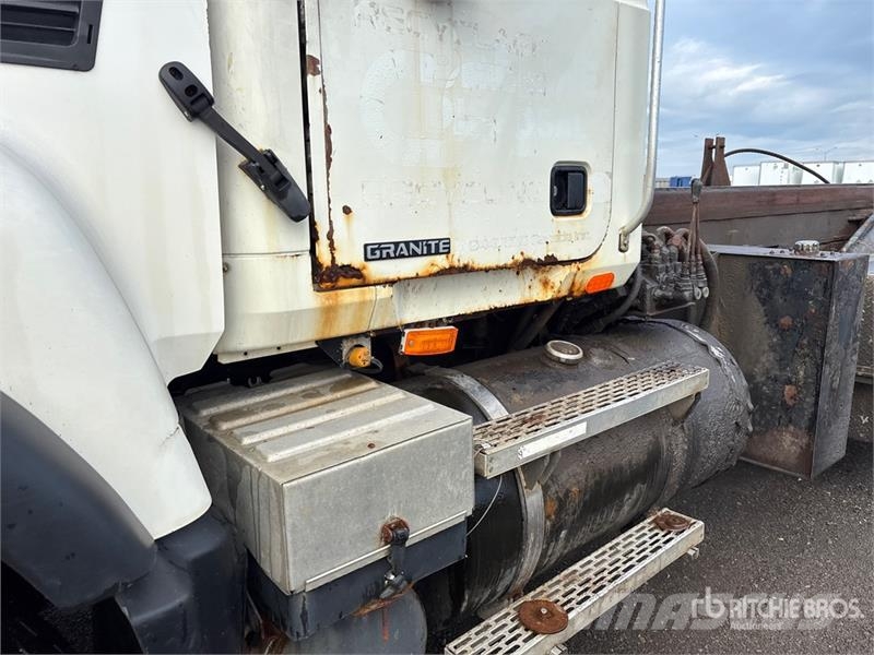 Mack CV713 Granite 6x4 Roll-Off Truck Skip loader