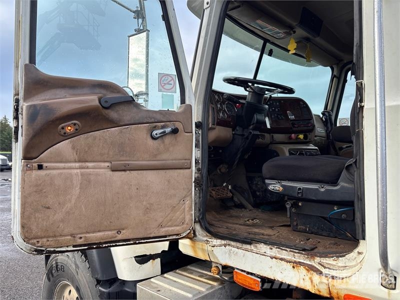 Mack CV713 Granite 6x4 Roll-Off Truck Skip loader