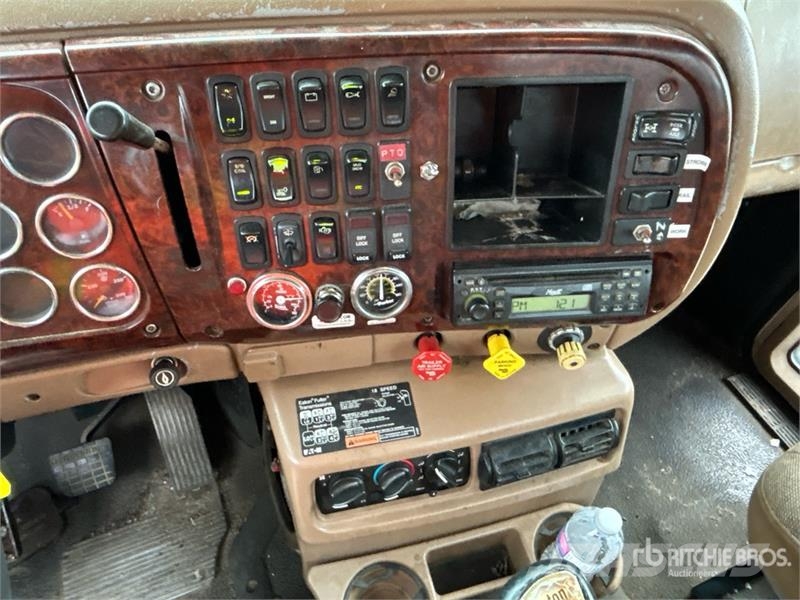 Mack CV713 Granite 8x4 Self-Loading Log Truck 木材トラック