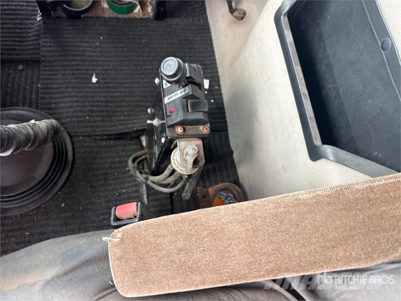 Mack CX613 Autobasculanta