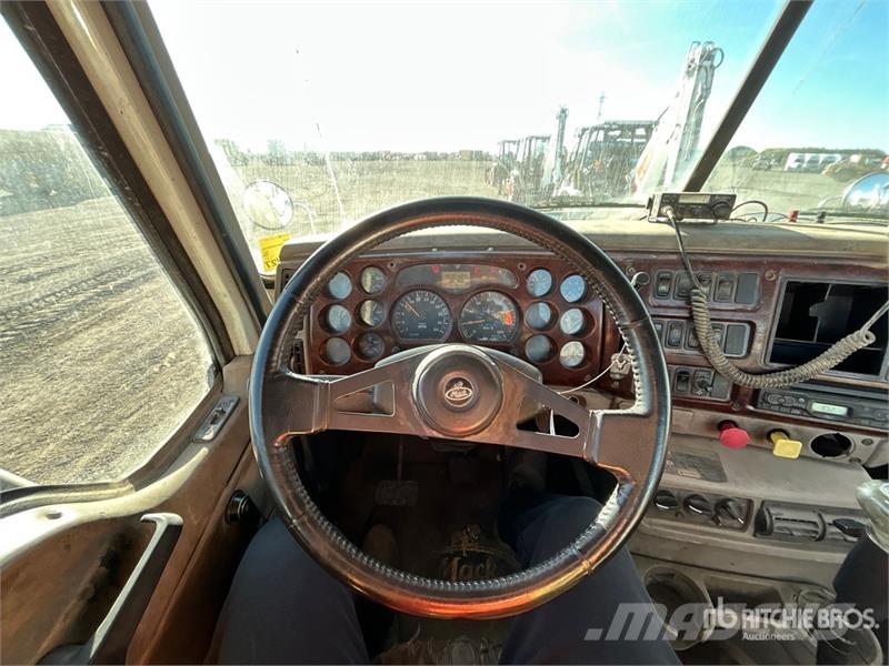 Mack CXN613 Tracteur routier