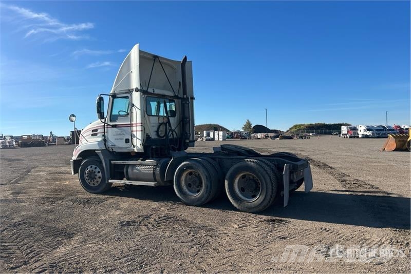 Mack CXN613 Tracteur routier