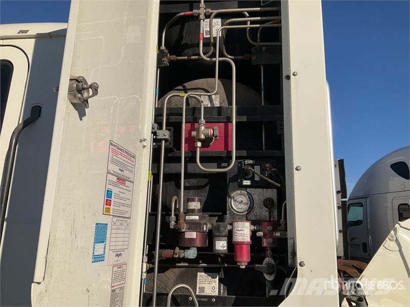 Mack CXU600 牵引车