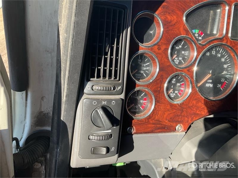 Mack CXU600 牵引车
