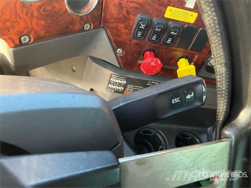 Mack CXU600 牵引车