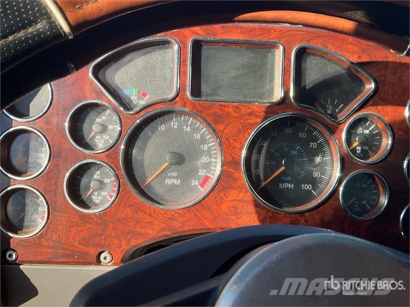 Mack CXU600 牵引车