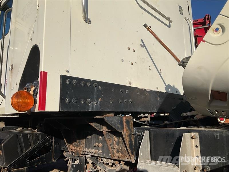 Mack CXU600 牵引车