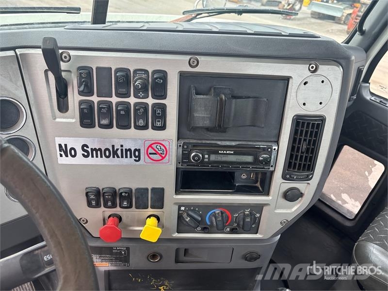 Mack CXU600 Autotractoare