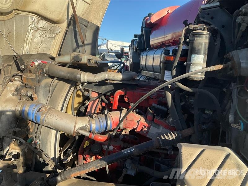 Mack CXU600 牵引车