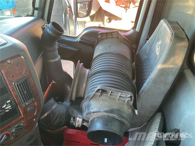 Mack CXU600 牵引车