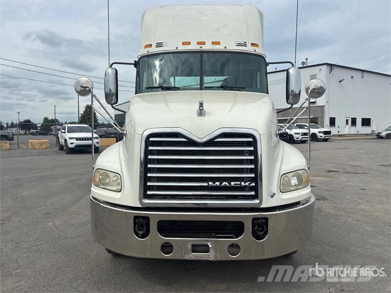Mack CXU600 Autotractoare