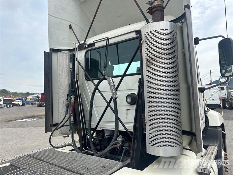 Mack CXU600 Autotractoare