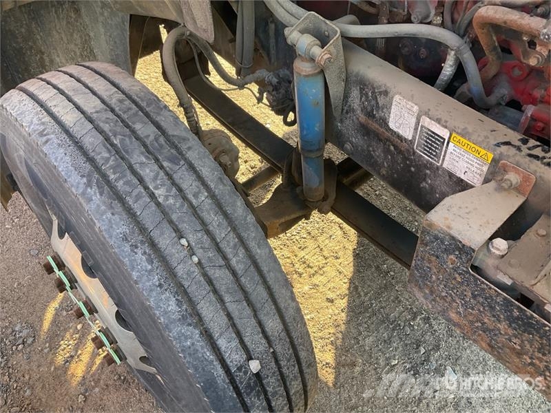 Mack CXU600 牵引车