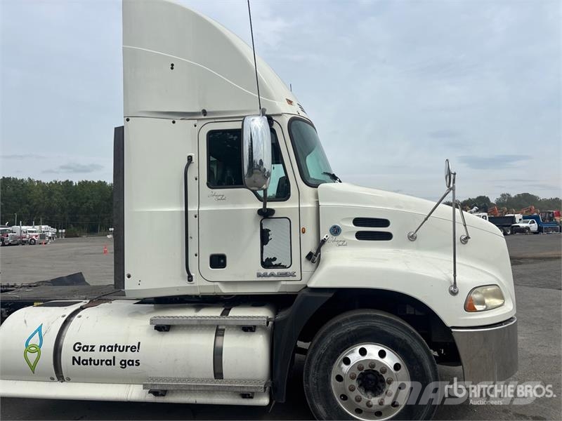Mack CXU600 Autotractoare