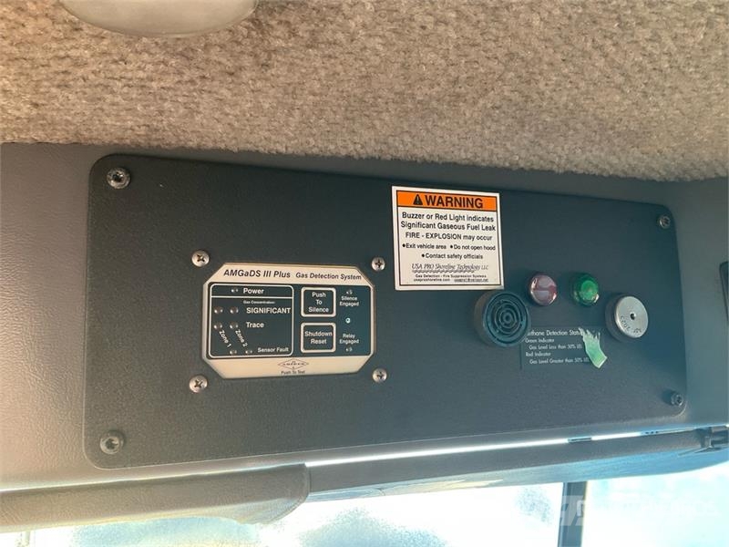 Mack CXU600 牵引车