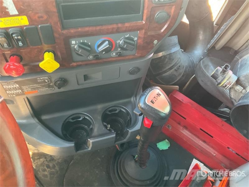 Mack CXU600 牵引车