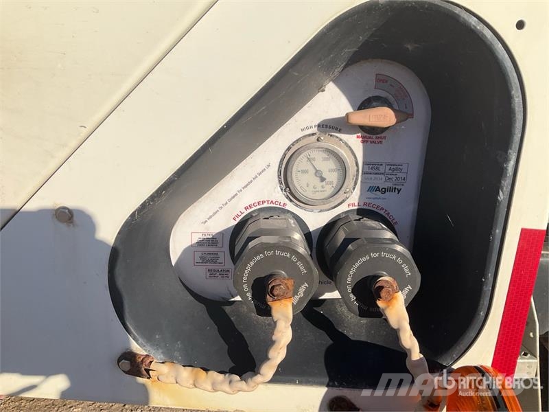 Mack CXU600 牵引车