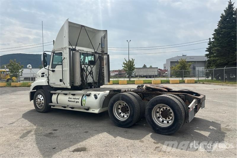 Mack CXU600 Autotractoare