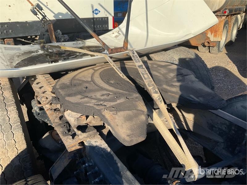 Mack CXU600 牵引车
