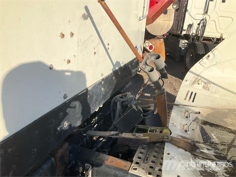 Mack CXU600 牵引车