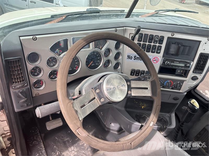 Mack CXU600 Autotractoare