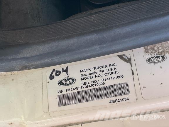 Mack CXU600 牵引车