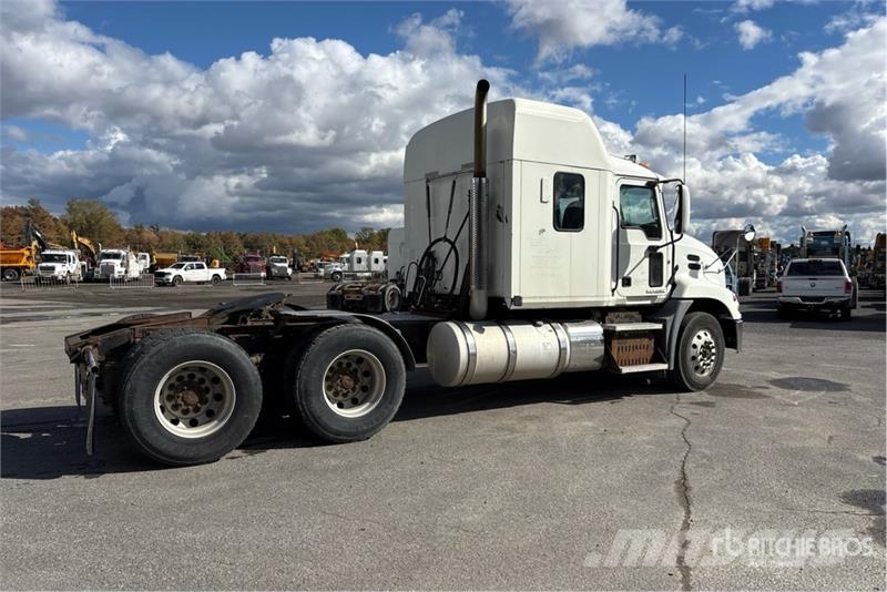 Mack CXU613 Tracteur routier